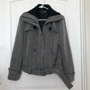 Forever 21 B&W Coat Size M $10 Great Condition